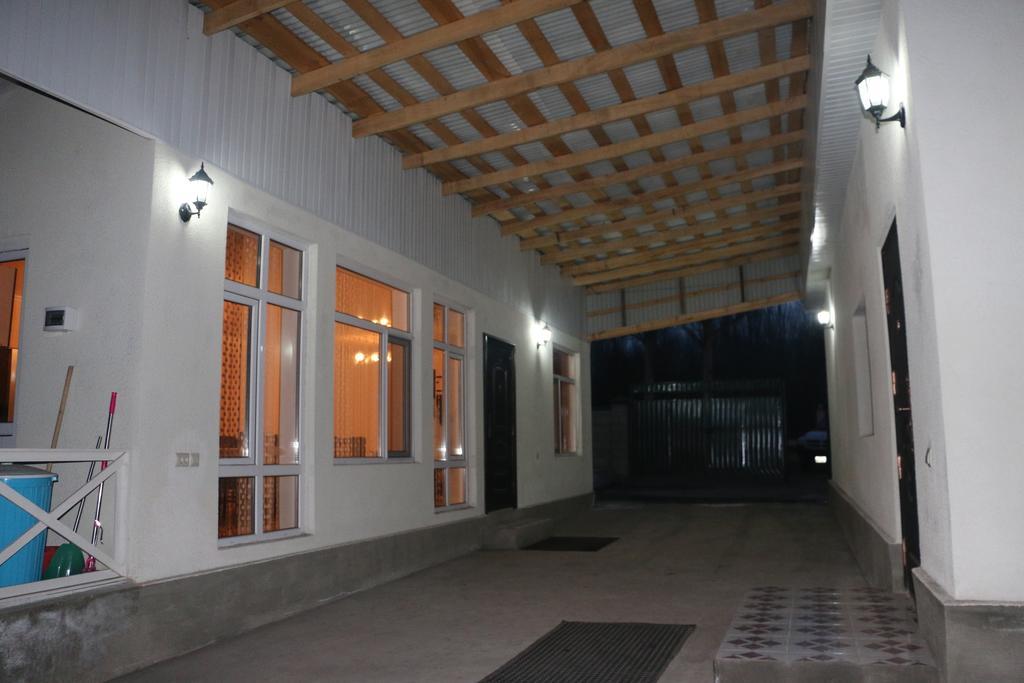 Hostel Nice Karakol Exterior foto